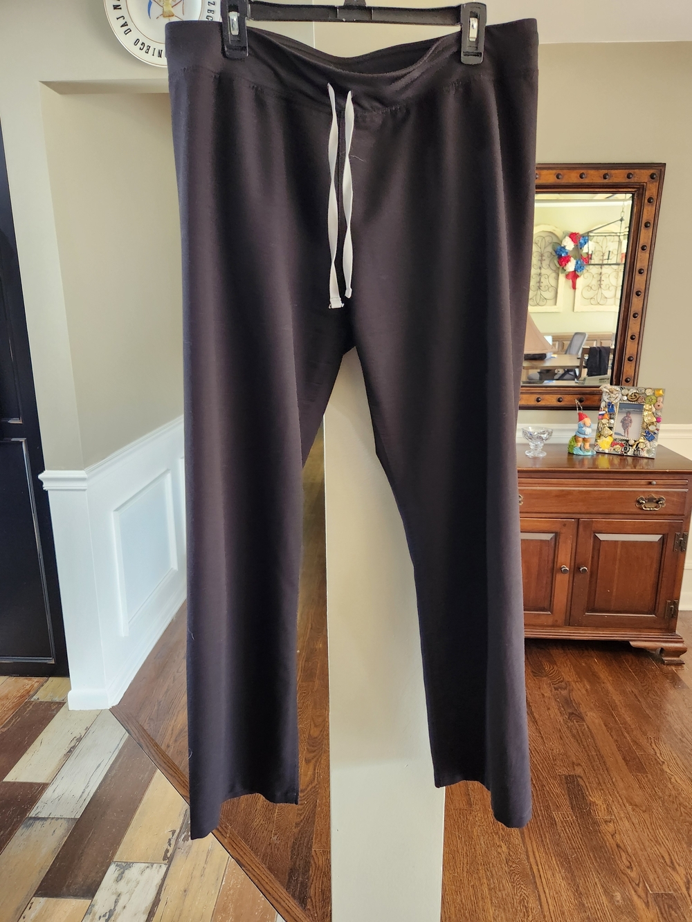 Women's Figs  Black Scrubs With Back Pockets Size L